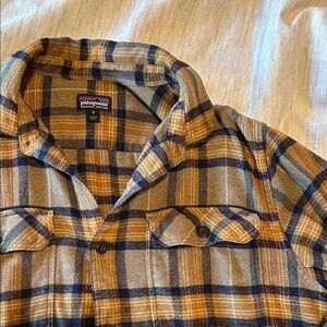 Patagonia Blue and Tan Flannel Size M